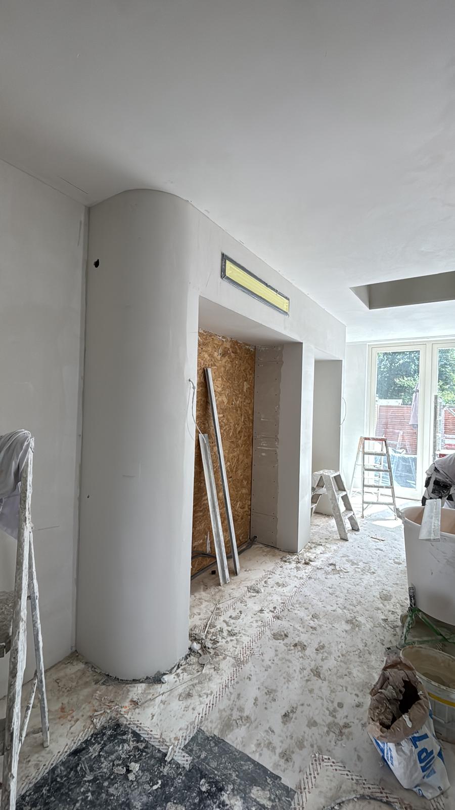 Ronde wand in uitvoering – Lukkien Afbouw